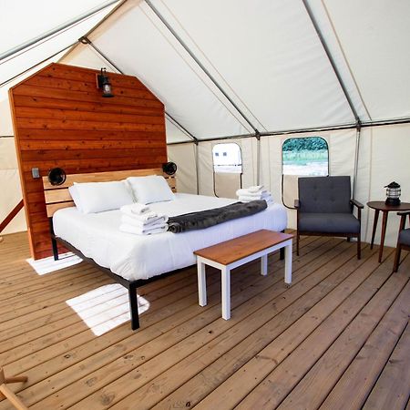 Off Map Glamping Hotel South Haven Exterior photo
